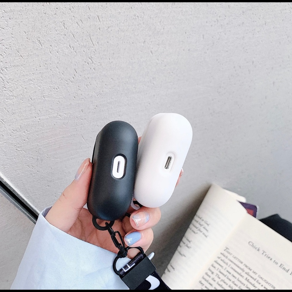 AirPod case - Picture 3 of 3
